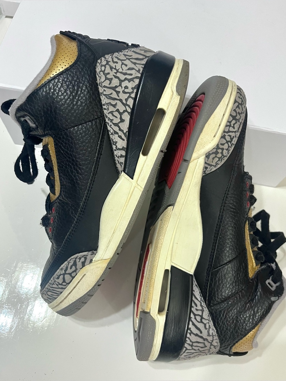 Nike Air Jordan 3 Retro Black Cement Gold Sneakers CK9246-067 Size 8 - Picture 6 of 7